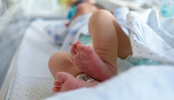 Mesačne tu zomiera vyše sto tehotných žien. V tejto krajine ťažko bojujú aj o životy najmenších