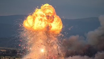 OBRAZOM: Tragédia v Bulharsku. Sklad so zábavnou pyrotechnikou zničil masívny výbuch, hlásia jednu obeť