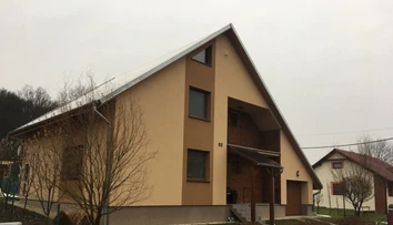 Falošní policajti vtrhli do domu, domácich zmlátili a odniesli si 54-tisíc eur