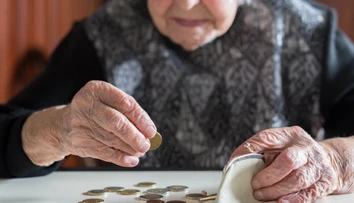 Ministerstvo financií zvažuje ďalšie okresanie sumy, ktorú si pracujúci odkladajú na súkromné dôchodkové účty
