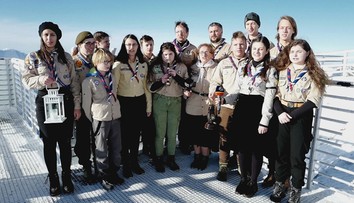Betlehemské svetlo na Lomnickom štíte. Skauti si užili pravú zimu a unikátne výhľady