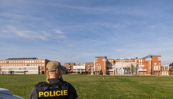 Česko si nevydýchlo ani v piatok. Stovky škôl museli evakuovať pre vyhrážky