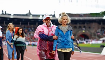 VIDEO: Ekologickí aktivisti kľačali na trati. Bežcom zavadzali tesne pred cieľom