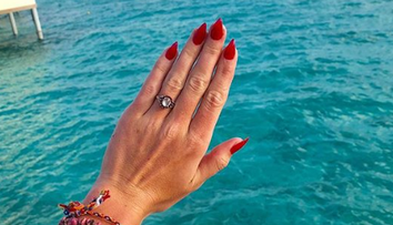 Ďalšia svadba v našom šoubiznise! Pozrite, kto dostal tento luxusný prsteň