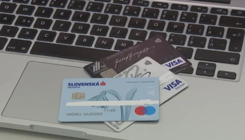 Počet online podvodov prudko rastie. Odborníci varujú aj pred zahraničnými stránkami