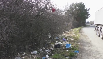 Fľaša s močom, vrecko s výkalmi či starý nábytok. Odpočívadlá a odstavné plochy pri ceste často pripomínajú smetiská