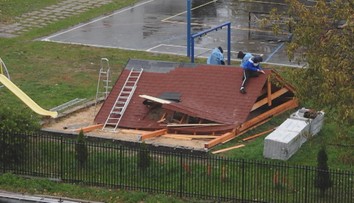 V detskom domove v Trnave sa zrútil altánok, svojpomocne ho stavali zamestnanci domova