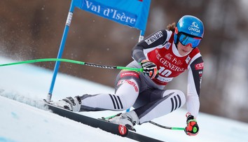 Vlhová s druhým najlepším výsledkom v super-G v kariére, vo Val d'Isere vyhrala Ledecká