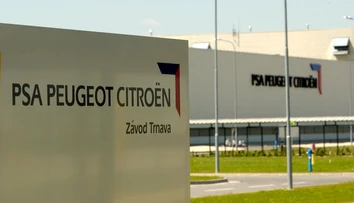 Tragédia v závode Peugeot. Muža zabila samonavíjacia brána