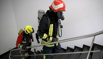 Obrovská tragédia. Požiar z nabíjania mobilu usmrtil rodičov aj ich dve deti
