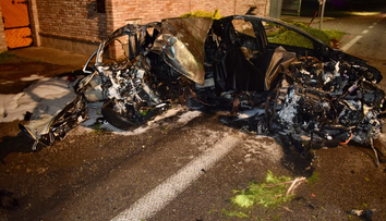 Tragédia pri Leviciach. Auto začalo po náraze do plota horieť, muž (†55) ostal zakliesnený vnútri