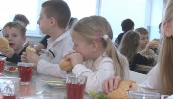 Na základnej škole v Nitre spustili novinku. Desiatu už nerobia rodičia, ale kuchárky