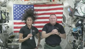 Ich návrat sa už dvakrát odložil. Astronauti, ktorí uviazli na ISS, sa nevzdávajú nádeje
