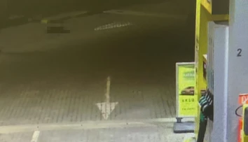 Zlodej na pumpe huckal na policajtov svojho psa. Nepomohol varovný výstrel, zastrelili ho