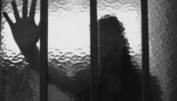 Šokujúci prípad z Nového Mesta nad Váhom. Matka (37) brutálne týrala svojho syna (4)