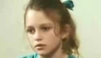 Zo šedej myšky je nádherná žena. Spoznávate slávnu herečku?