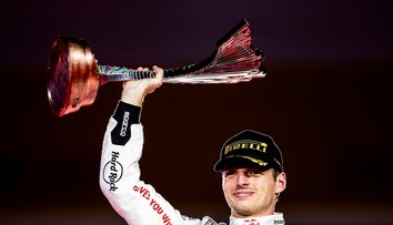 VEĽKÁ FOTOGALÉRIA: Las Vegas prinieslo pompéznu šou, viacerí však odchádzajú sklamaní. Udiala sa aj bizarná situácia