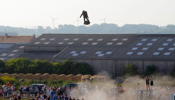 Lietajúci muž sa zrútil do mora. Lamanšský prieliv neprekonal