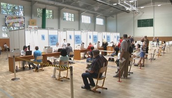 Vakcín máme dosť, napriek tomu sú v čakárni stále desaťtisíce ľudí. Zisťovali sme, prečo je to tak