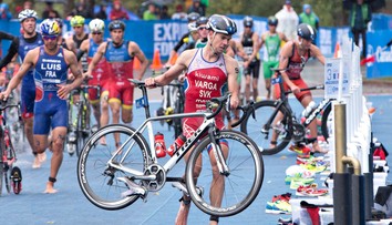 Varga nedokončil preteky na domácich MS v strednom triatlone