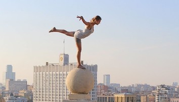 Vražedná kombinácia: Je krásna a nebojácna zároveň, Ruska fotí najnebezpečnejšie selfie