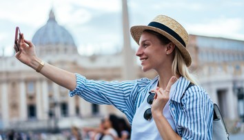 Fotky z dovolenky by ste nemali zdieľať v reálnom čase, ale až po návrate domov. Dôvod vás možno prekvapí