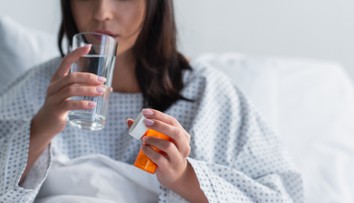 Dajte si pozor, s čím zapíjate lieky. Tieto tekutiny môžu byť pre vás nebezpečné