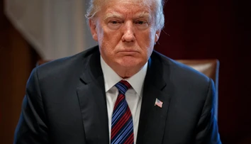 Trump mal preplatiť svojmu osobnému právnikovi 130-tisíc dolárov pre pornoherečku