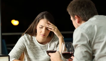 O nevere partnera vedia, ale tvária sa, že ju nevidia. V Česku je na vzostupe nový typ vzťahov