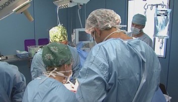 Dvoch košických chirurgov obvinili z podvodu v kauze pochybných plastických operácií