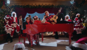 Najväčšia namotávka týchto Vianoc? Eda Sheerana a Eltona Johna nepustíte z hlavy