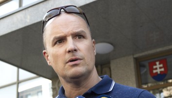 Kedysi radil Kočnerovi, dnes Ficovi. David Lindtner, ktorý čelí obžalobe z korupcie, pracuje na úrade vlády