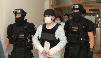 Podpálil byt, kde bolo na oslave 15 ľudí. Z okna vyskočila tehotná tínedžerka, zomreli aj tri deti