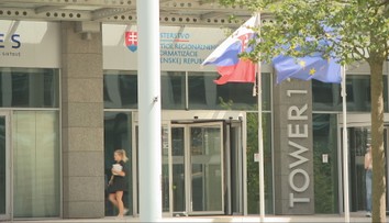 Štát chce uľahčiť veľké verejné obstarávania. Opozícia aj mimovládky sa boja korupcie