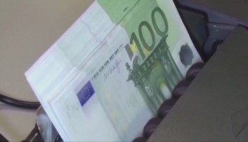 Ľudia s pôžičkami netrpezlivo čakajú, kedy znova klesnú úroky. Zrejme čoskoro nastane zlom