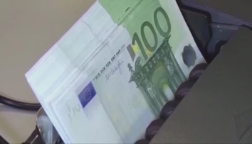 Ľudia s pôžičkami netrpezlivo čakajú, kedy znova klesnú úroky. Zrejme čoskoro nastane zlom