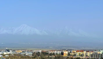 OBRAZOM: Prach zo Sahary sfarbil oblohu nad Slovenskom do biela. Poobede to bude ešte horšie, varuje SHMÚ