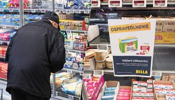 „Bitka“ o akciové maslo. Jeden z reťazcov musel vyvesiť oznam o vypredaní zásob