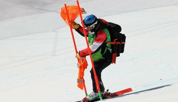 Mužský zjazd preložili pre silný vietor na pondelok