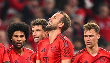 Kane priviedol Bayern k pohodlnej výhre, Hradecký odchytal v Nemecku jubilejný duel