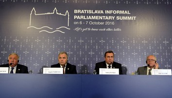Európa by mala byť pre ľudí zrozumiteľnejšia, zhodujú sa šéfovia parlamentov