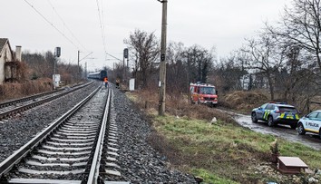 Tragédia v Ivanke pri Dunaji. Staršieho muža s paličkou zrazil na železničnom priecestí vlak