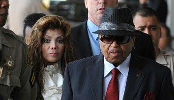 Jacksonova sestra prehovorila o ich otcovi a sexuálnom zneužívaní. Bol monštrum