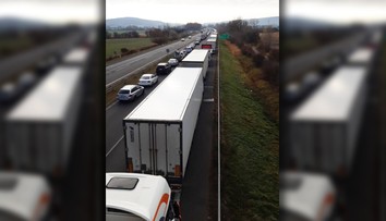 Nehoda ochromila dopravu na D2 smerom do Bratislavy. Vodiči tu stoja viac ako hodinu