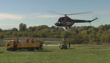 Bratislava zakročila proti komárom. Po opadnutí vysokej vody v okolí Moravy ničili liahniská pomocou vrtuľníka