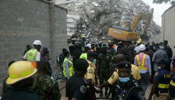 V Lagose sa zrútila luxusná bytovka vo výstavbe. Zavalila desiatky robotníkov