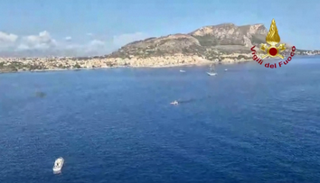 VIDEO: Nešťastie pri pobreží Sicílie. V oblasti, kde sa prehnalo vodné tornádo, sa potopila jachta s 22 ľuďmi na palube