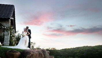 Po 6 rokoch svadba snov: Speváčka sa vydala v naozaj odvážnych šatách!