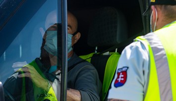 Ďalšie protesty na hraniciach: Desiatky ľudí zablokovali prechod v Skalici