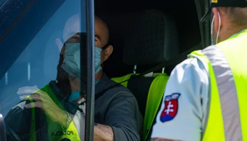 Ďalšie protesty na hraniciach: Desiatky ľudí zablokovali prechod v Skalici